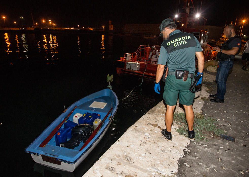 Localizan una patera a 30 millas de Santa Pola con 12 inmigrantes