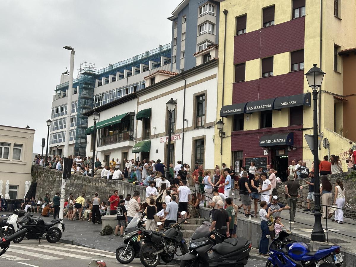 Gijón vive el eclipse entre reencuentros y la ilusión de “sentir” el fenómeno