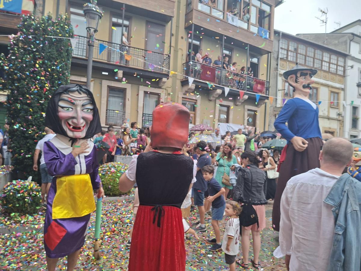 En imágenes: Así fue el chupinazo de las fiestas de Nuestra Señora de la Barca y San Roque En imágenes: Así fue el chupinazo de las fiestas de Nuestra Señora de la Barca y San Roque