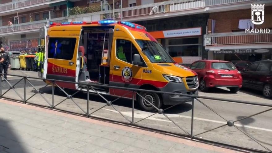 Atención sanitaria al joven apuñalado en Vallecas.