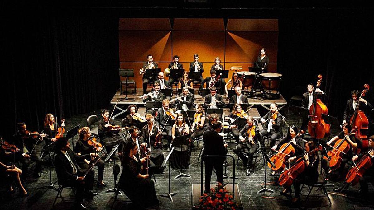 Un concierto de la orquesta Ciutat d’Eivissa. | TONI ESCOBAR