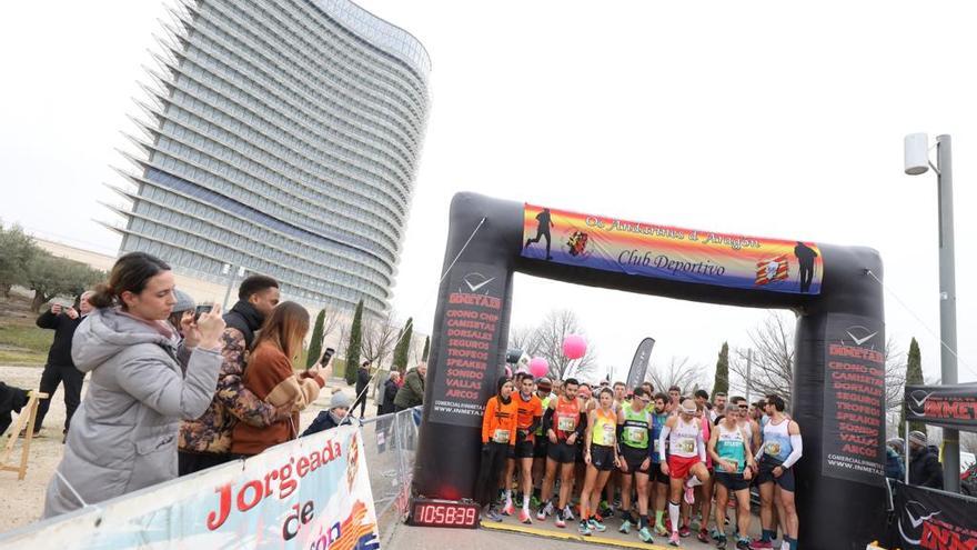 Gran ambiente en la salida de la 10K del Roscón en la Torre del Agua