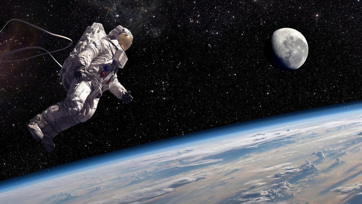 Astronauta durate un paseo espacial
