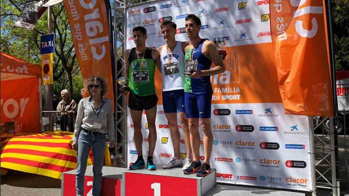 El podio de la categoria masculina de la Milla Sagrada Familia