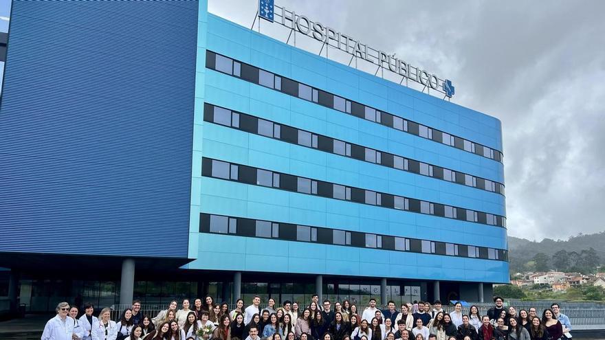 Un centenar de alumnos de Medicina se despide del Álvaro Cunqueiro tras completar su formación en Vigo