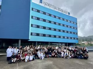 Un centenar de alumnos de Medicina se despide del Álvaro Cunqueiro tras completar su formación en Vigo