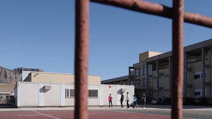 El IES Thader, al que acudirán en un futuro los niños del Miguel Hernández, tiene dos clases en estos momentos en aulas prefabricadas.