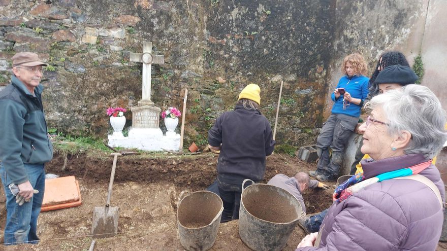 La vida enterrada en la fosa común de La Caridad: la historia de las tres hermanas Ferrer y del tratante de ganado Francisco Pérez