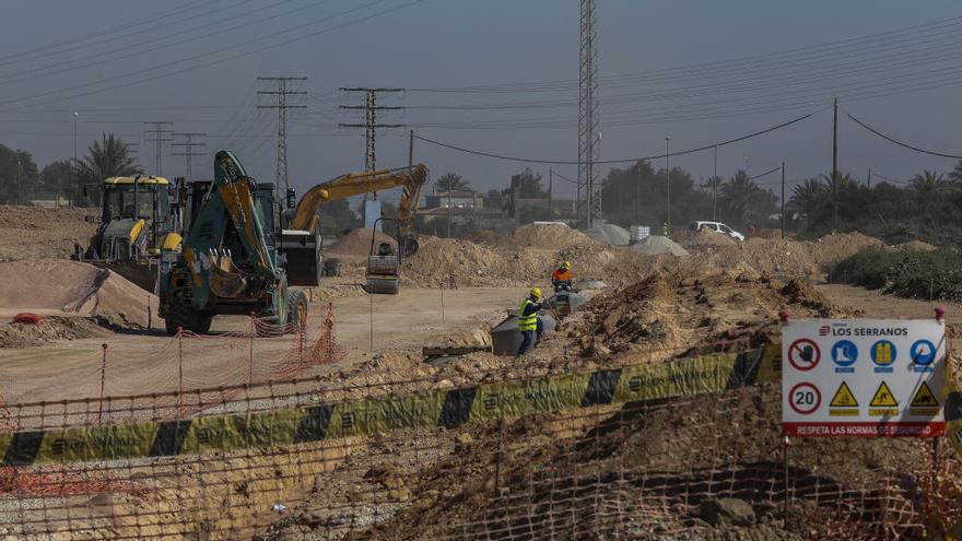 Los trabajos de urbanización, durante esta semana, en el nuevo sector, situado entre Mesalina y la Ronda Este, para construir un millar de viviendas.