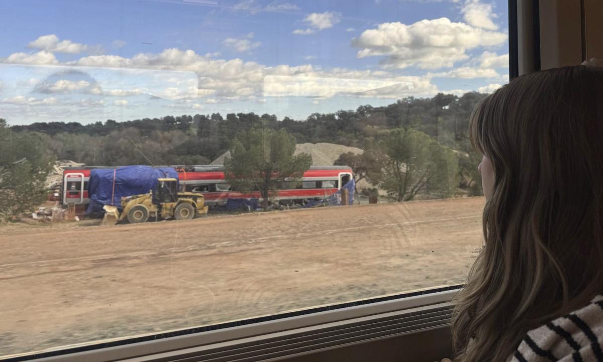 "És trist passar per aquesta zona, però la vida continua"