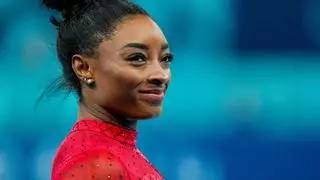 La madre biológica de Simone Biles reaparece tras abandonarla a los 6 años