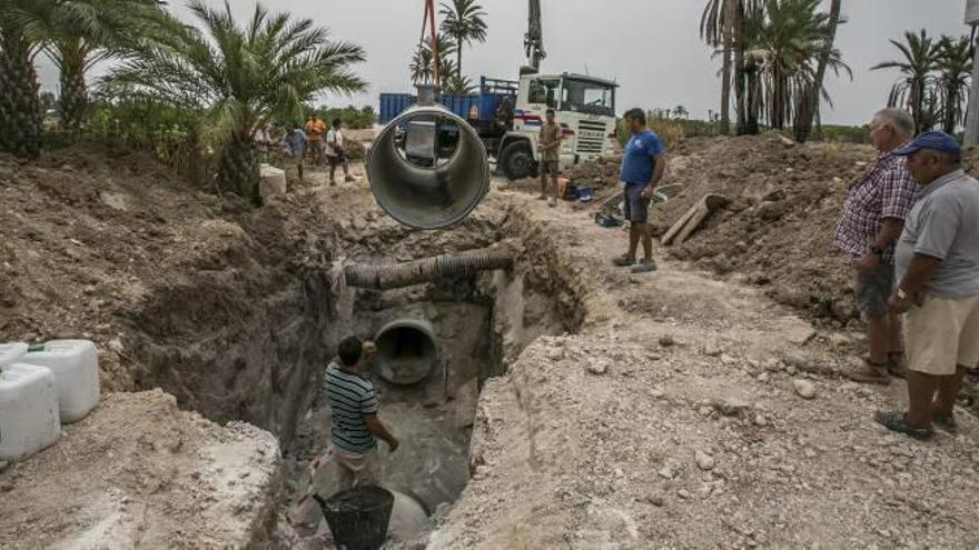 El campo recupera el agua después de tres días sin riego a causa de dos averías