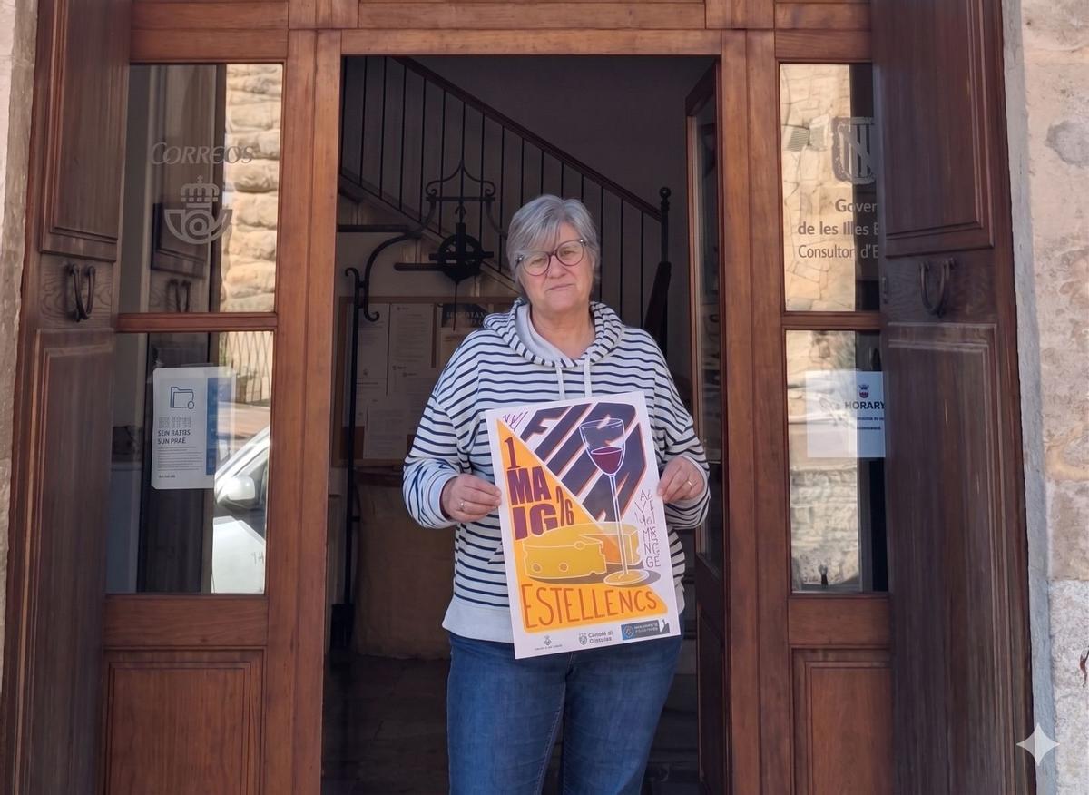 Teresa Vidal es la regidora encargada de presentar la fira.