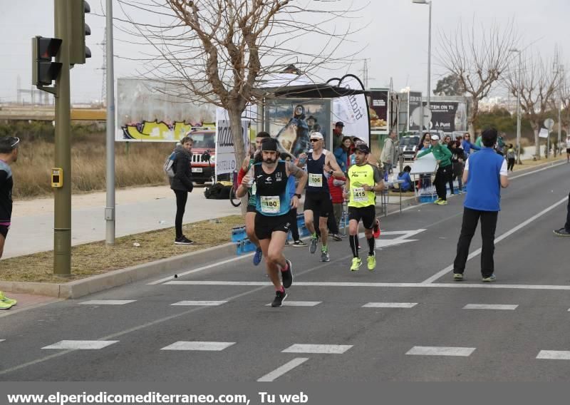 Atletas en el IX Marató BP de Castellón