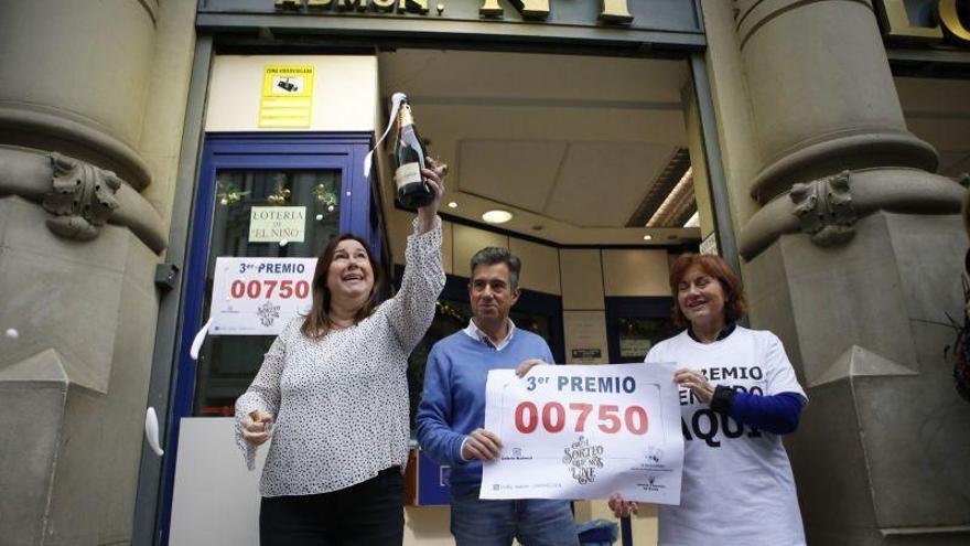 00.750: El tercer premio reparte millón y medio de euros en el Coso y calle Don Jaime