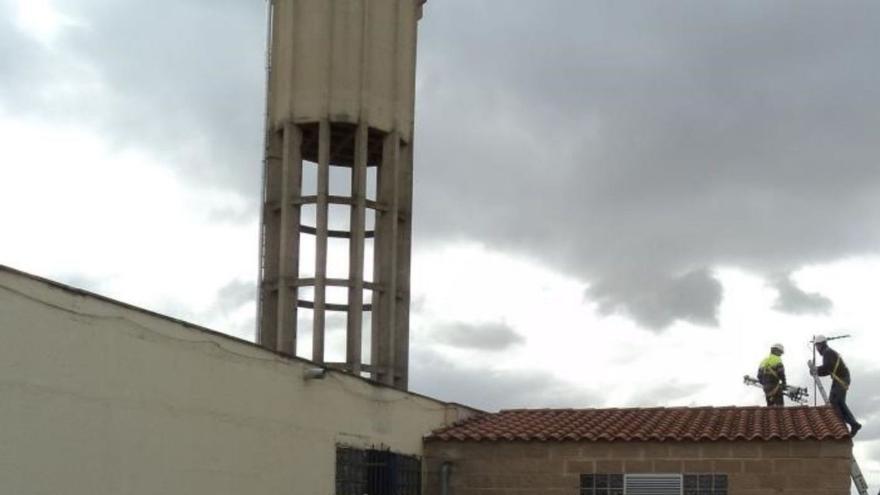 Instalaciones del depósito de Santa Catalina en las que funcionan los dos sondeos de Toro. | M. J. C.