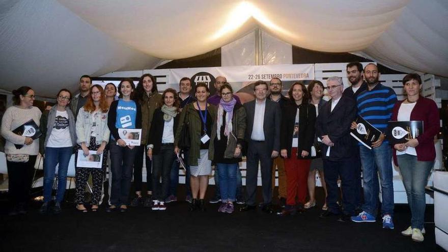 Los emprendedores premiados en el evento celebrado en la Plaza de España. // Rafa Vázquez