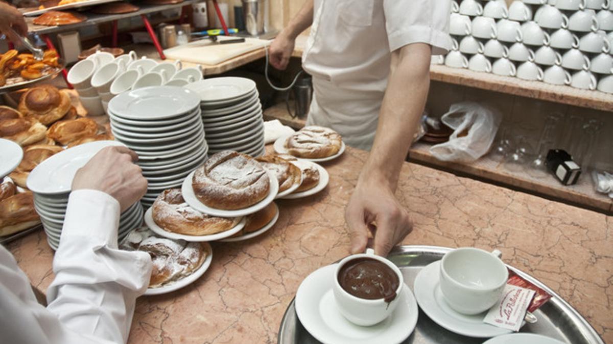 Una taza de chocolate en un local barcelonés.