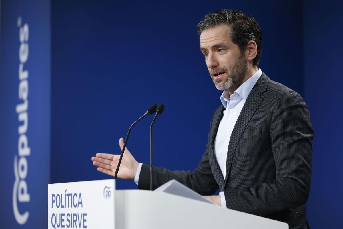 El PP pide al presidente de Telefónica que comparezca en el Congreso tras su reunión con Óscar López y el accionista de Prisa