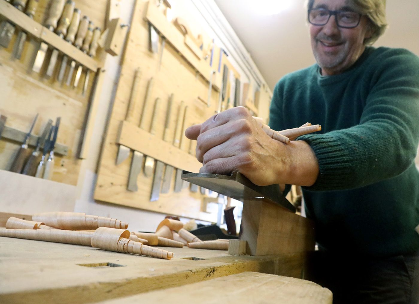 Frank Buschmann, el artista que dialoga con la madera