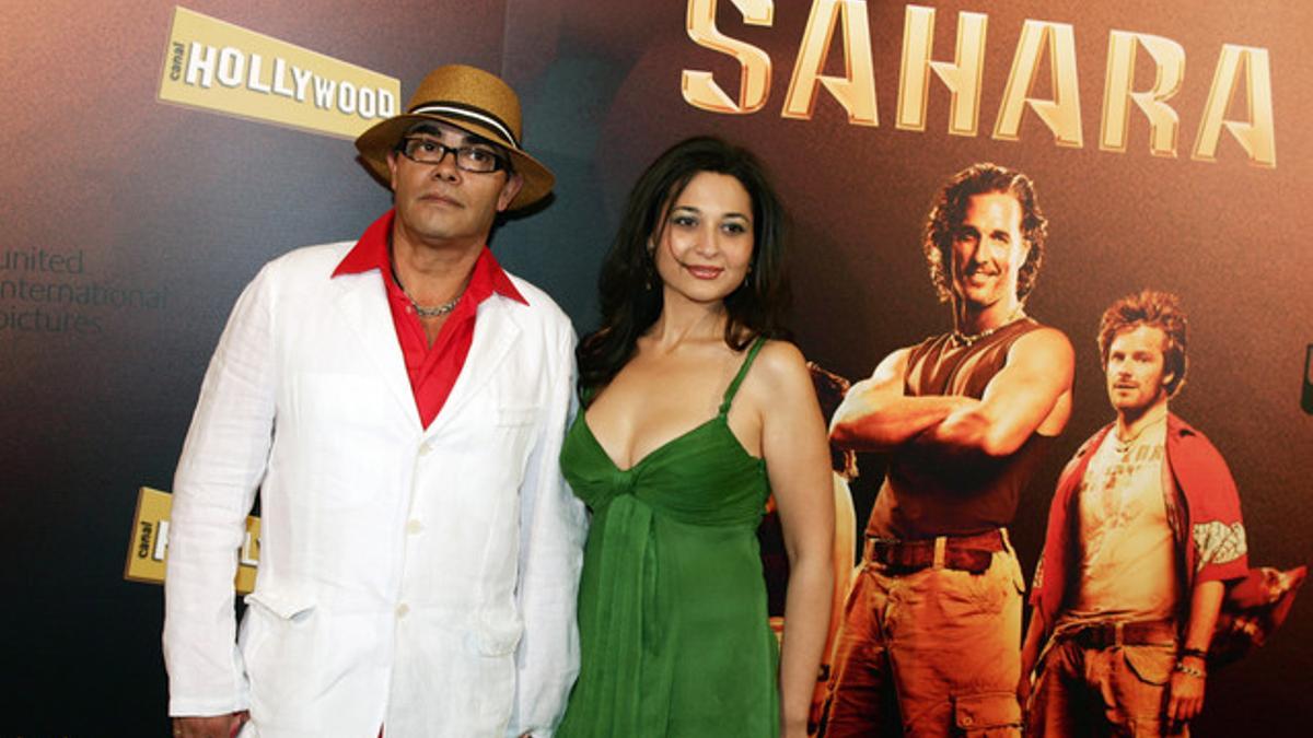 Eduardo Cruz, en el estreno de 'Sahara', junto a su entonces novia, Carmen Moreno.