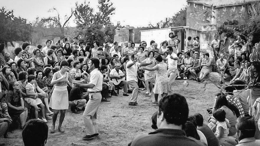 FOTOS | La ‘ballada popular’, 50 años llenando las plazas de Mallorca