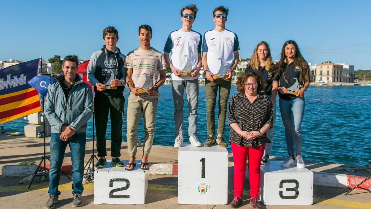 Podio absoluto del Campeonato de España de 29er. | LAURA G. GUERRA