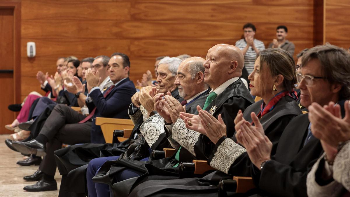 Acto de imposición de Togas y Juramento o Promesa de las colegiadas y colegiados incorporados en el último año al Ilustre Colegio Oficial de Procuradores de Alicante