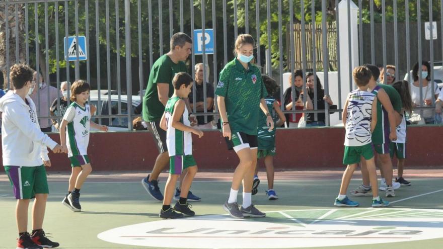 Imagen de un entrenamiento de los chicos de EBG Integra2 en las pistas exteriores de Los Guindos. |