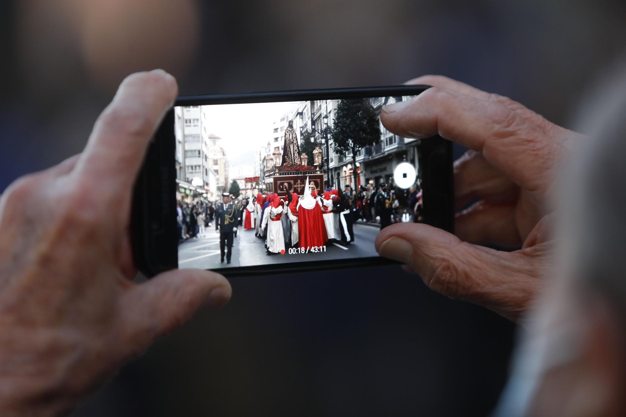 EN IMÁGENES: La imagen de Jesús Cautivo vuelve a recorrer las calles de Oviedo