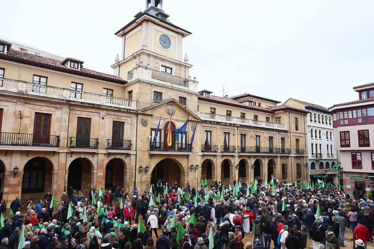 La manifestación para pedir la paralización del parking del Campillín.