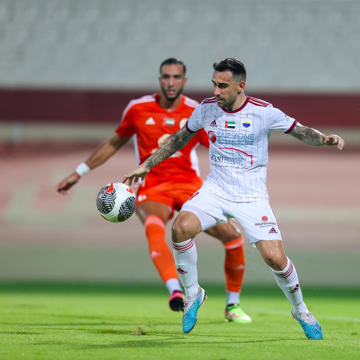 Paco Alcácer durante un partido con el Sharjah FC