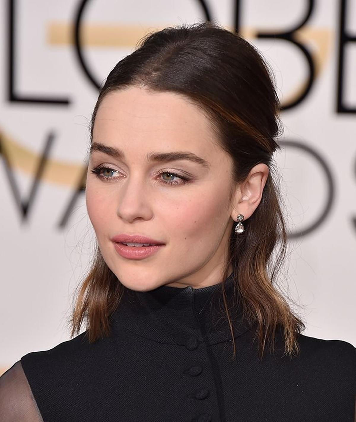 Globos de Oro 2016: Emilia Clarke maquillada por Dior