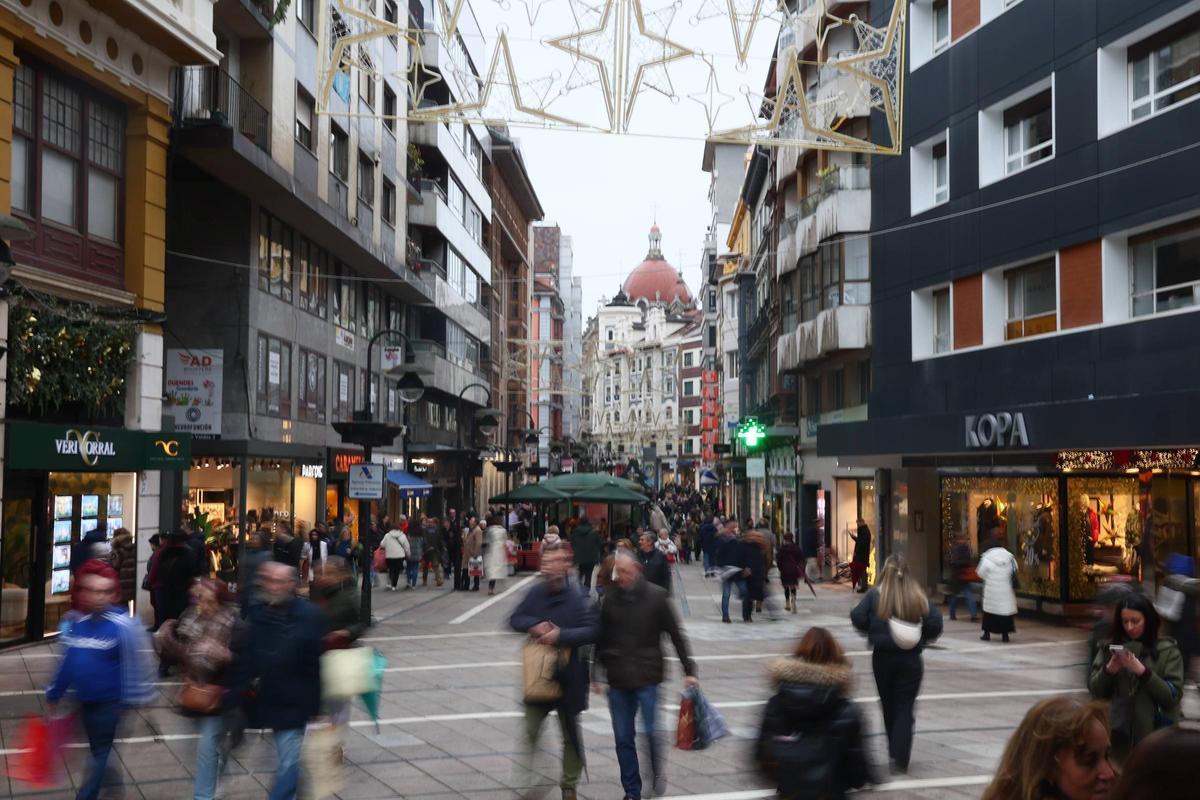Calle Palacio Valdés de Oviedo, estas pasadas Navidades.