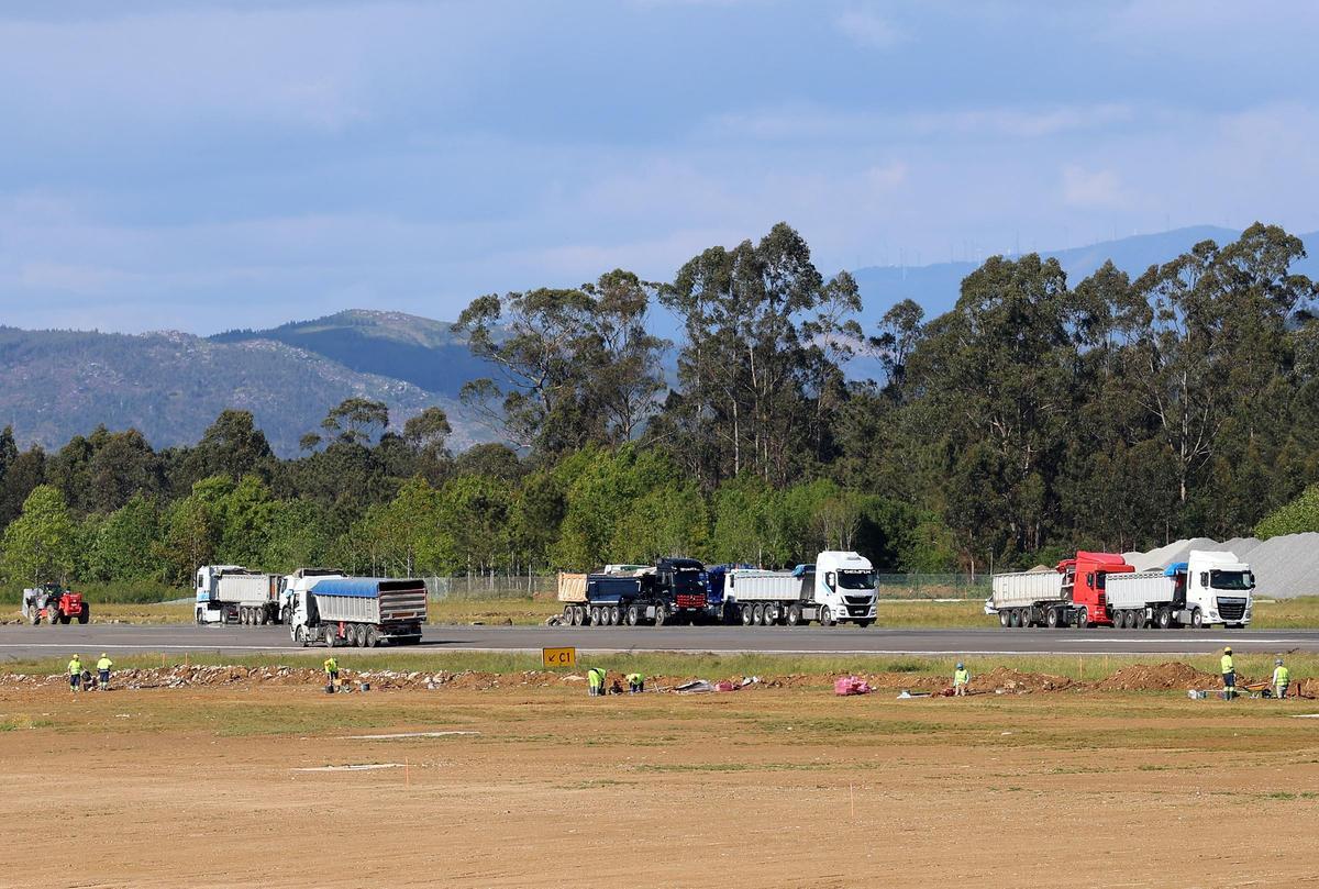 Comienzan las obras en la pista del aeropuerto de Vigo Comienzan las obras en la pista del aeropuerto de Vigo