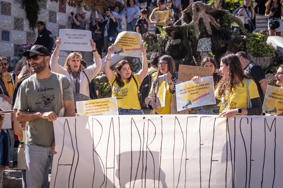 Familias de la escuela Escola Baldiri Reixac se concentrarán ante el dragón del Park Güell junto a alumnos y profesores en una acción conjunta para apoyar las movilizaciones de este mes.