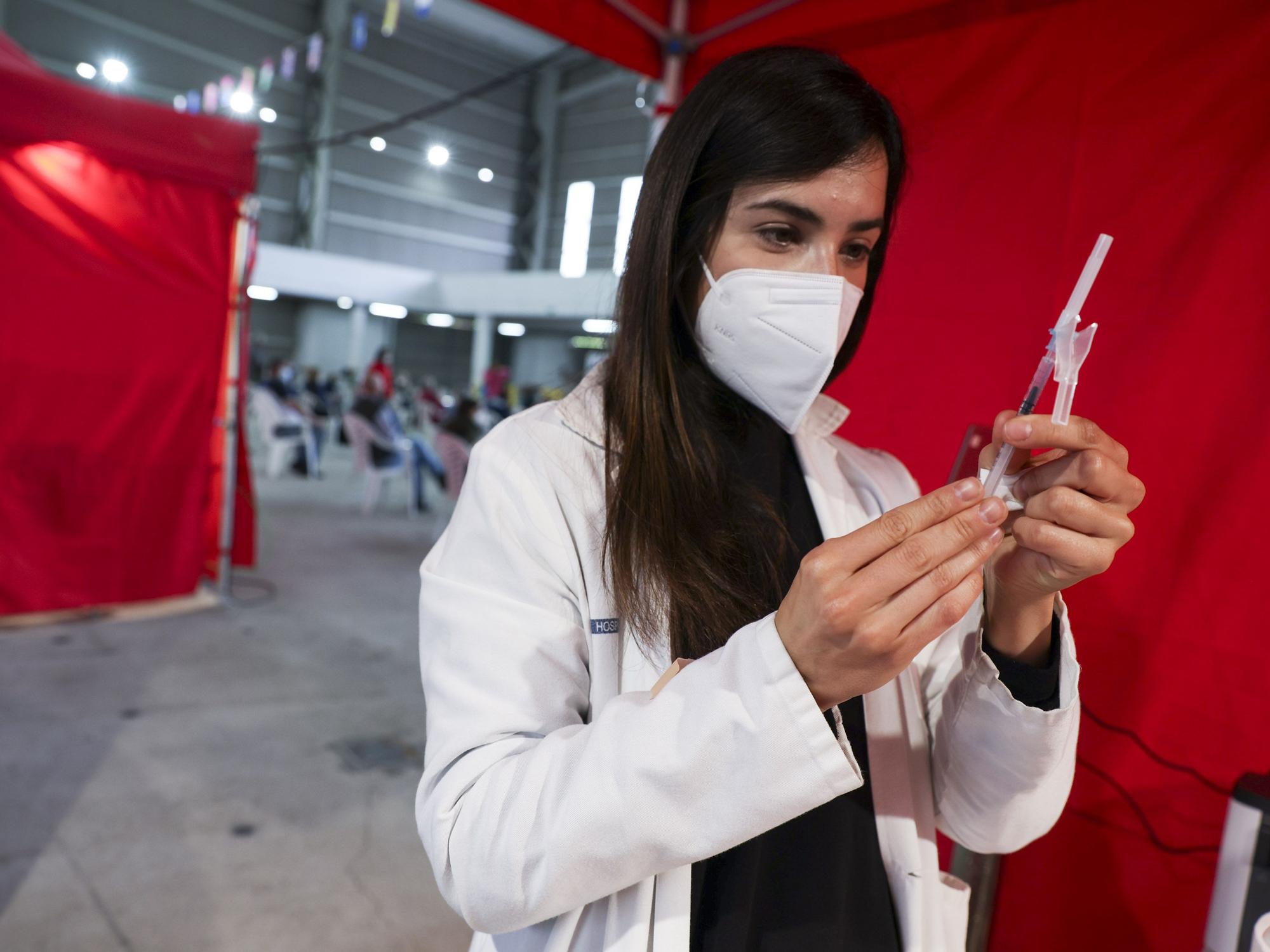 Vacunaciones masivas en el recinto Ferial de Santullano, en Mieres