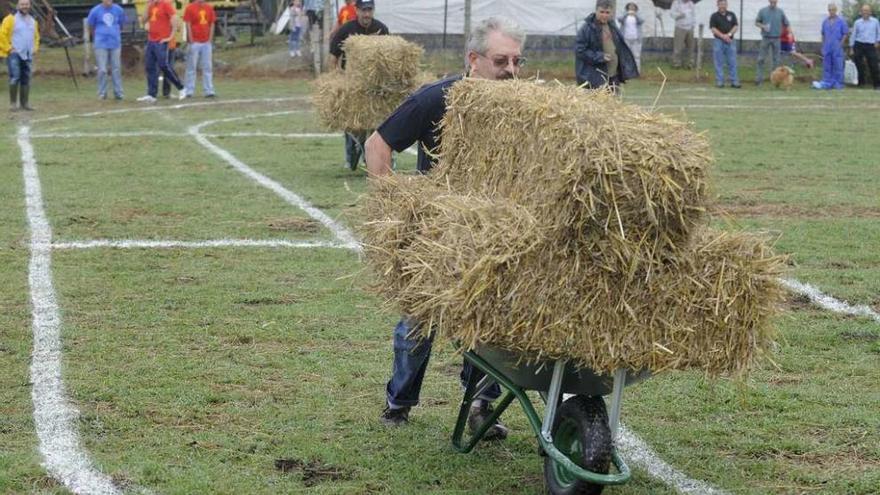 Una agrolimpiada organizada por la asociación de Santa María de Vigo por sus fiestas en 2011.