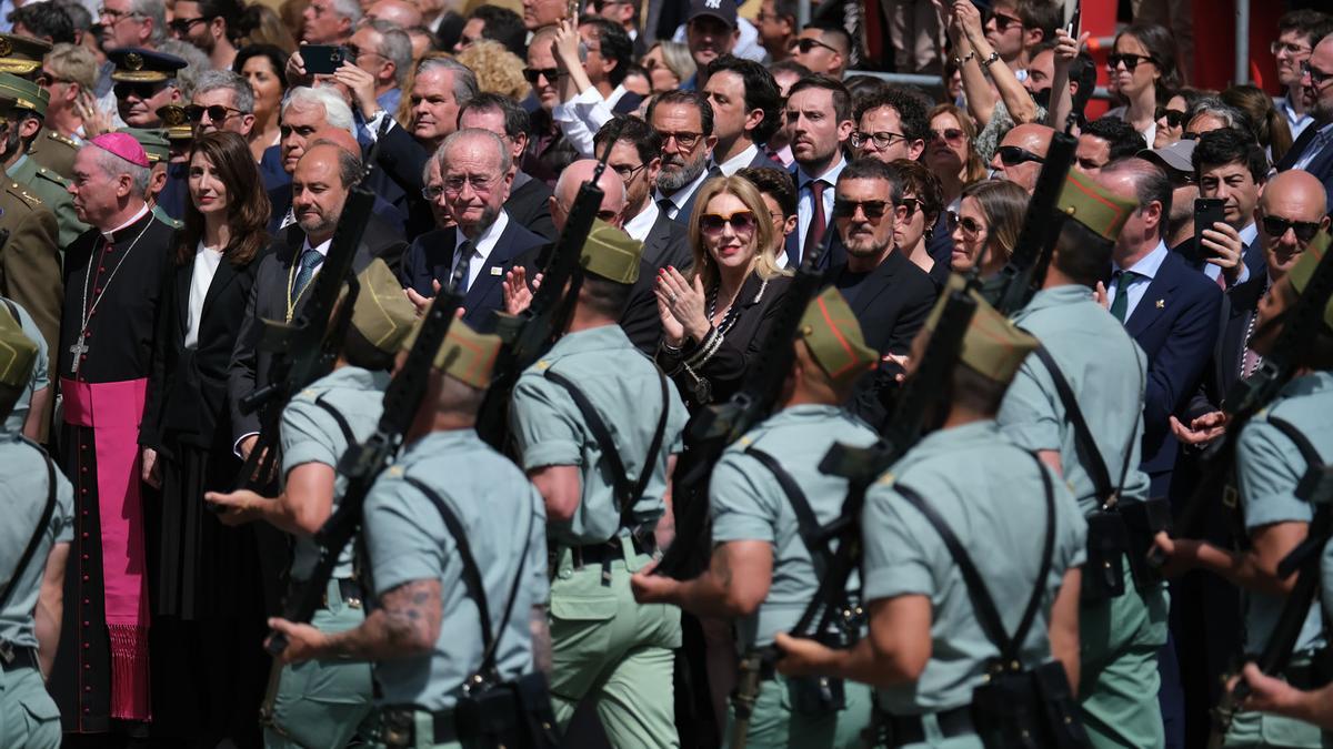 El alcalde, Francisco de la Torre, y otras autoridades e invitados, en el traslado de Mena.