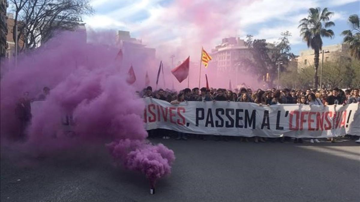 zentauroepp37512932 barcelona 02 03 2017 huelga de estudiantes por el incremento170310170616