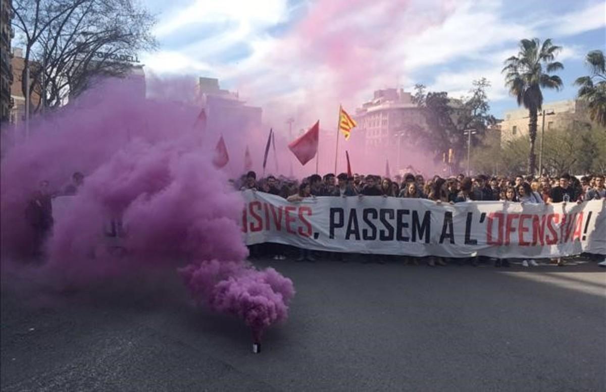 zentauroepp37512932 barcelona 02 03 2017 huelga de estudiantes por el incremento170310170616