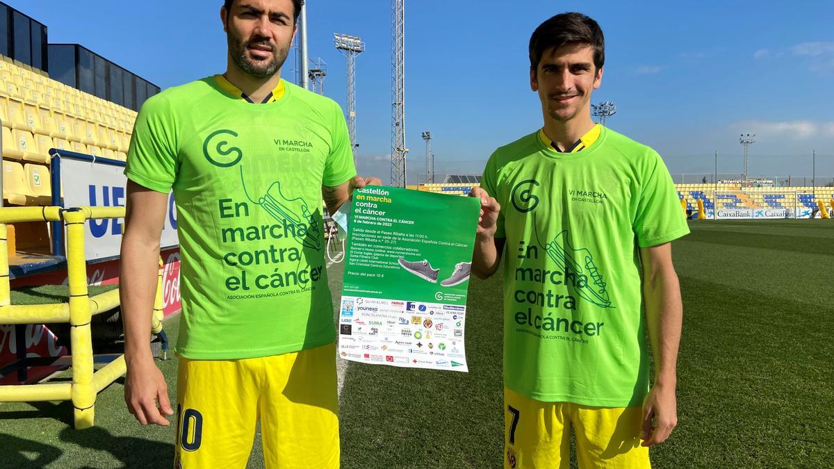 Iborra y Gerard Moreno, con la camiseta de la VI Marcha Contra el Cáncer de Castellón.