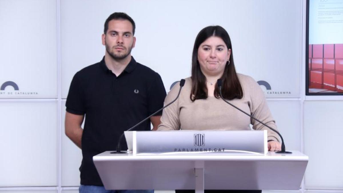 La diputada de ERC, Mar Besses, y el portavoz del Jovent Republicà, Marc Martínez.