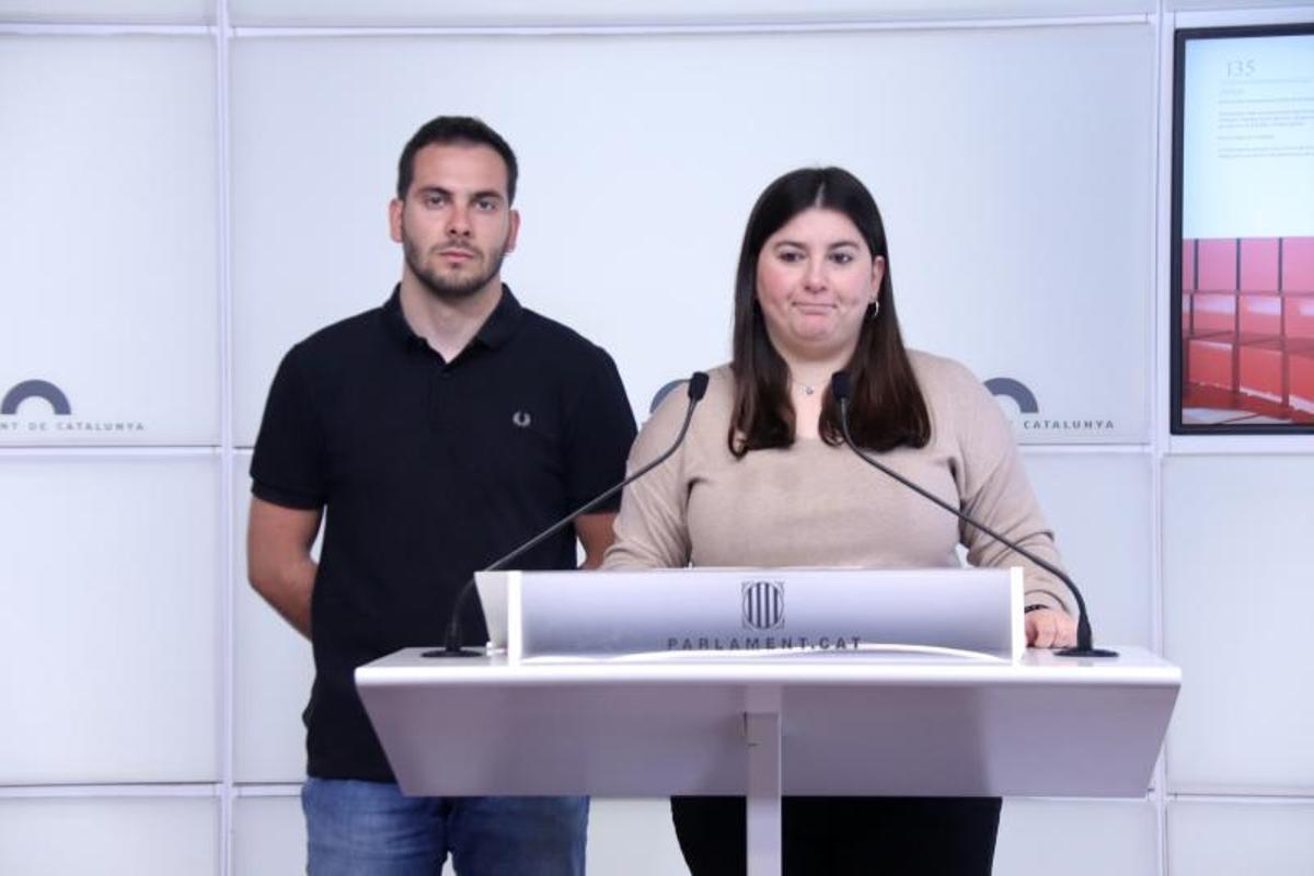 La diputada de ERC, Mar Besses, y el portavoz del Jovent Republicà, Marc Martínez.