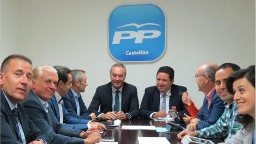 Alberto Fabra y Javier Moliner, en la reunión del comité provincial de ayer.