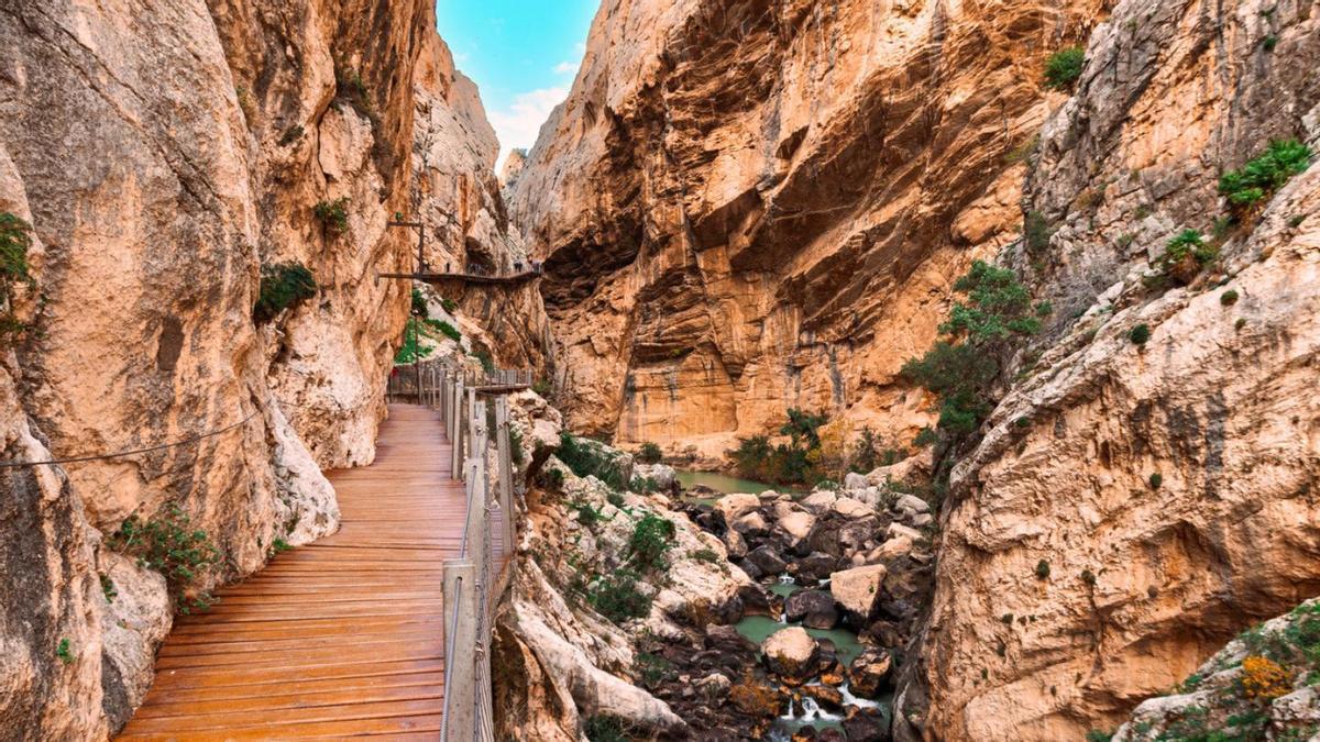 Este famoso caminito se encuentra en Andalucía y es uno de los más visitado y famosos de España