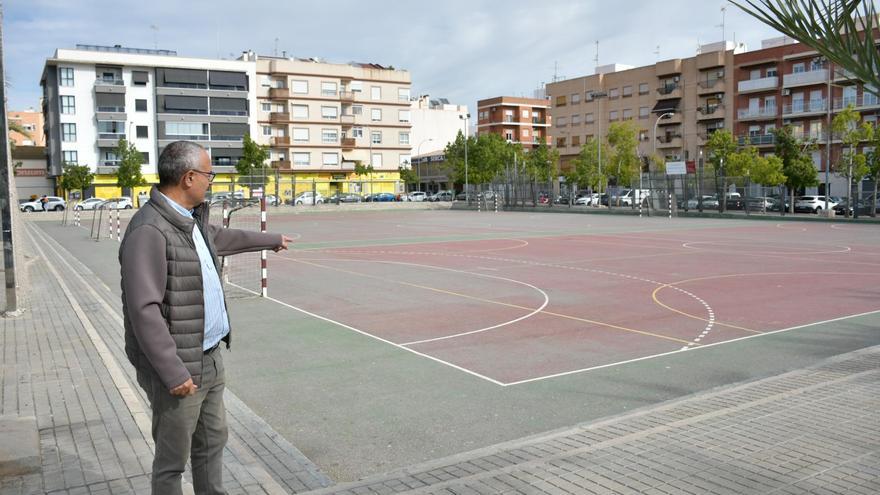 El PSOE de Elche urge una remodelación de las pistas deportivas de El Pla