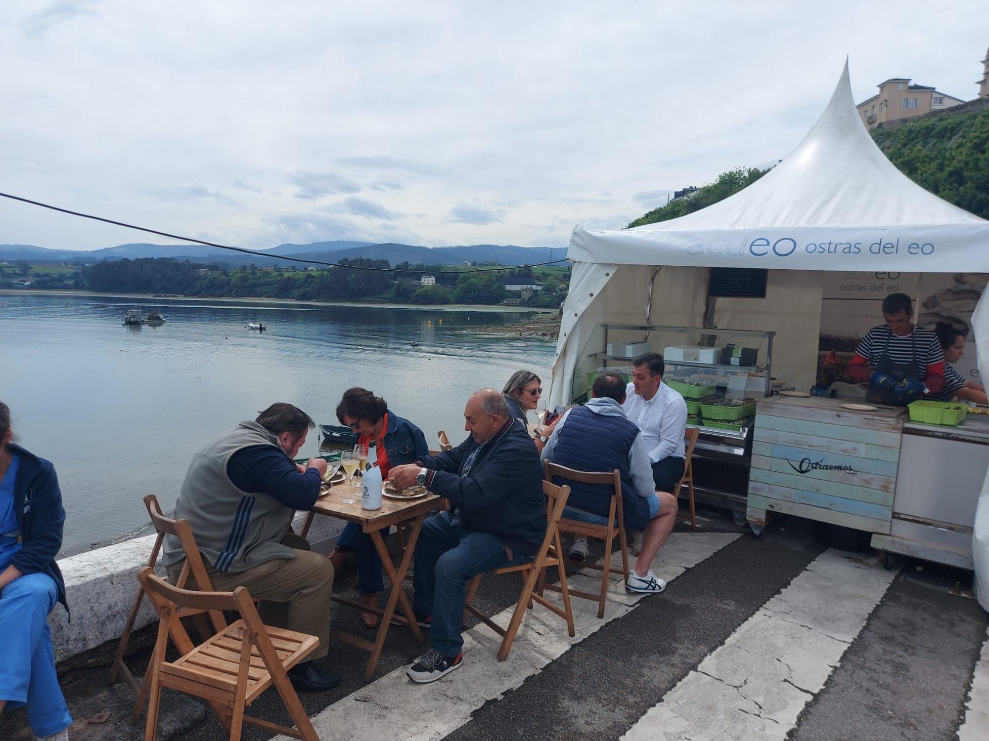En imágenes: El festival gastronómico "Somos la ostra" llena Castropol