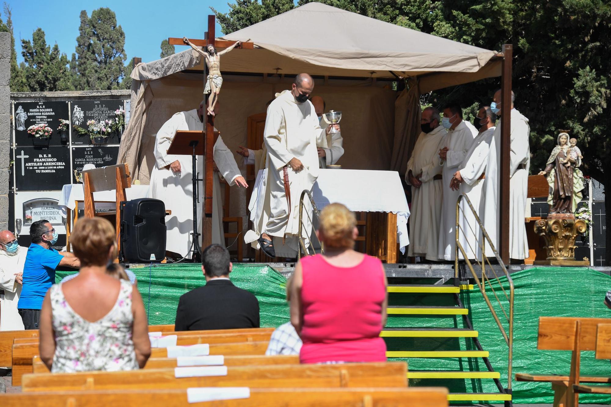 San Lázaro recibe a los familiares el Día de Todos los Santos