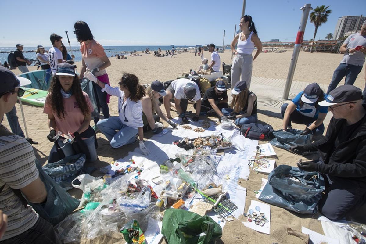 

<div>Empresas impulsan la limpieza de playas como ‘teambuilding’ y concienciación ambiental</div>
<p>«></img></p>
<p style=